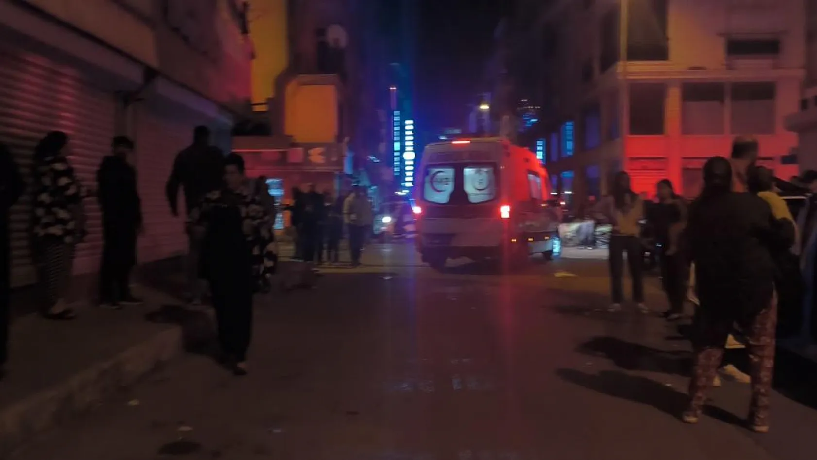 Antalya'da komşuların tartışması silahlı kavgaya dönüştü: 2 yaralı