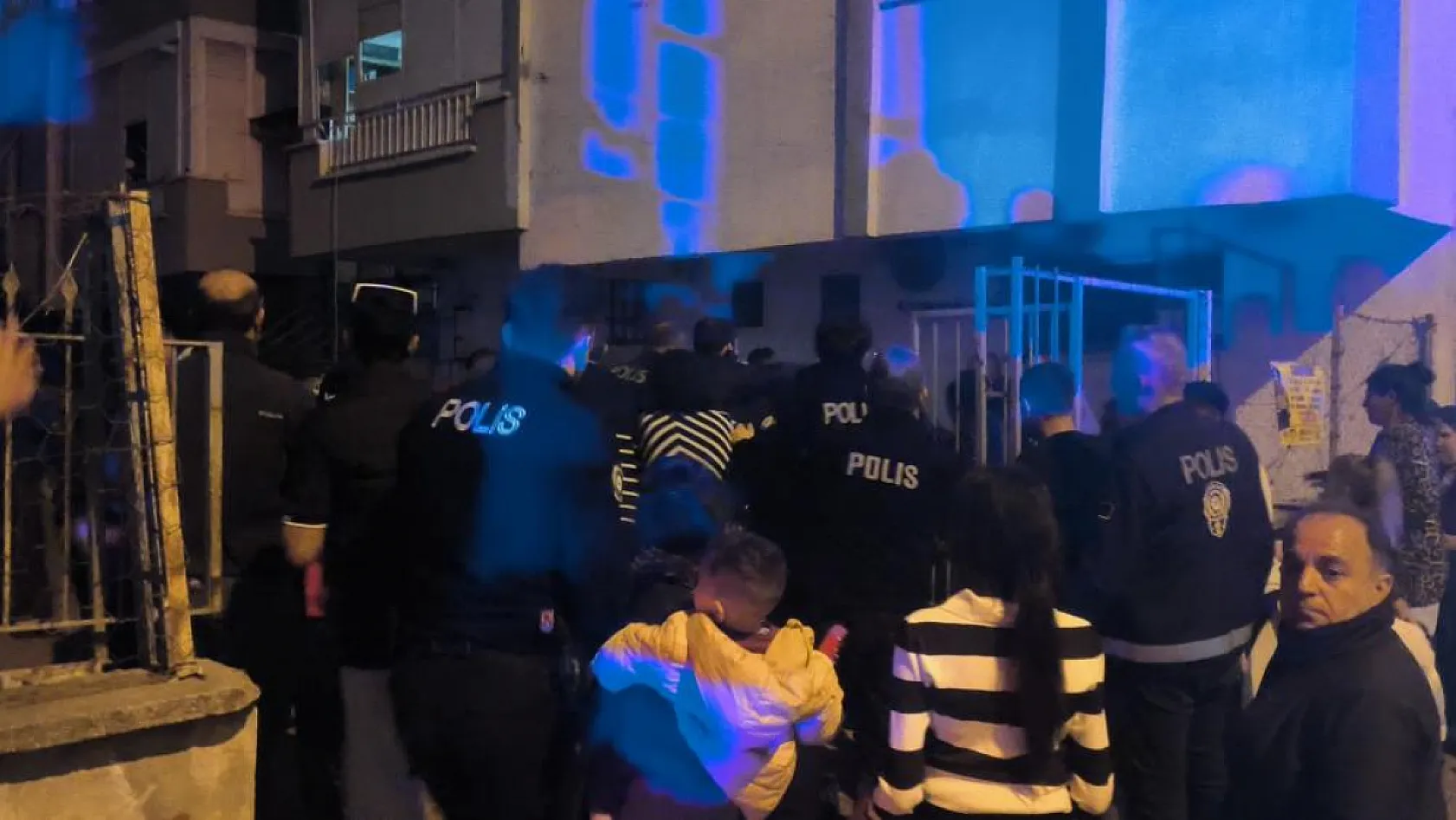 Antalya'da komşuların tartışması silahlı kavgaya dönüştü: 2 yaralı