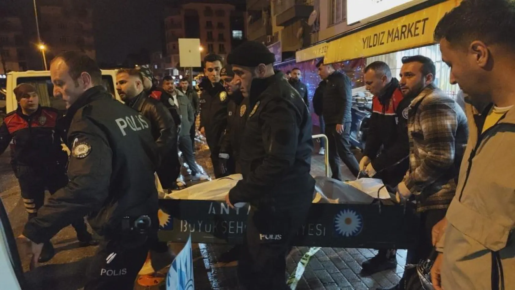 Antalya'da market tartışmasında cinayete kurban giden 19 yaşındaki gencin cenazesi morgdan alındı