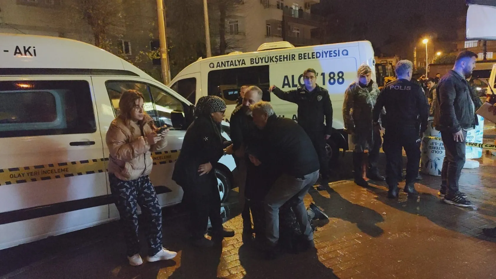 Antalya'da markete gelen müşterisini tabanca ile vurarak öldürdü