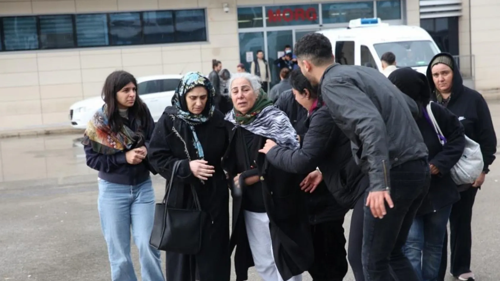 Antalya'da motokurye feci kazada hayatını kaybetti, son yolculuğuna meslektaşları konvoyla uğurladı