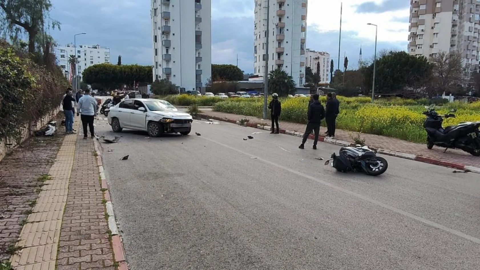 Antalya'da motokurye feci kazada hayatını kaybetti, son yolculuğuna meslektaşları konvoyla uğurladı