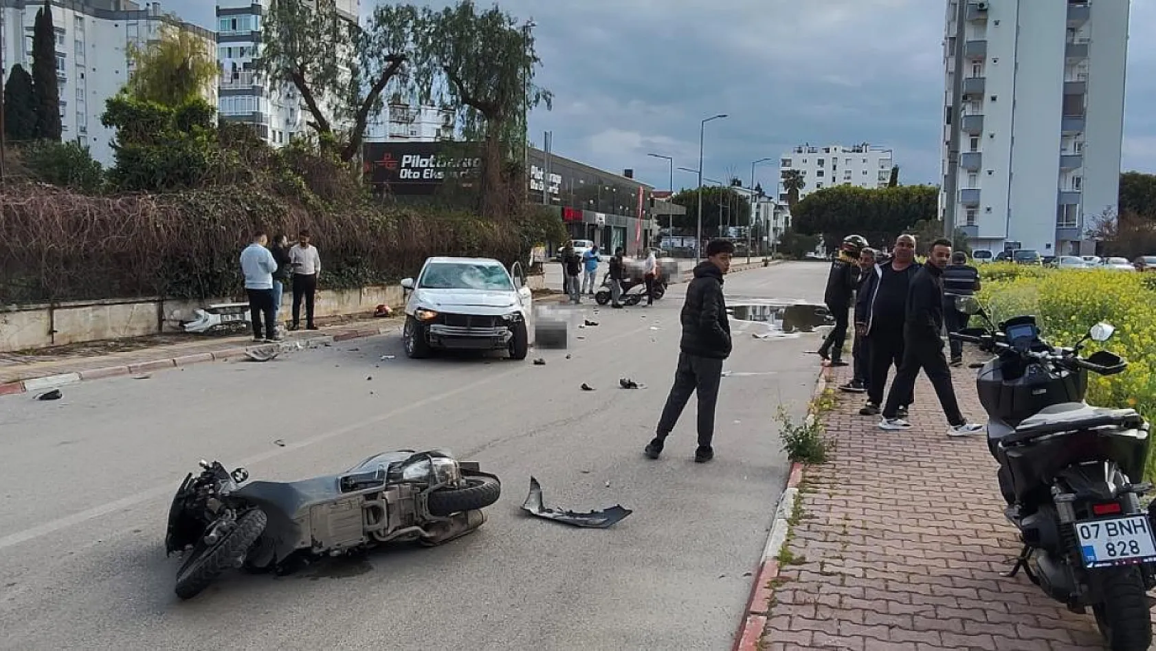 Antalya'da motokurye feci kazada hayatını kaybetti, son yolculuğuna meslektaşları konvoyla uğurladı
