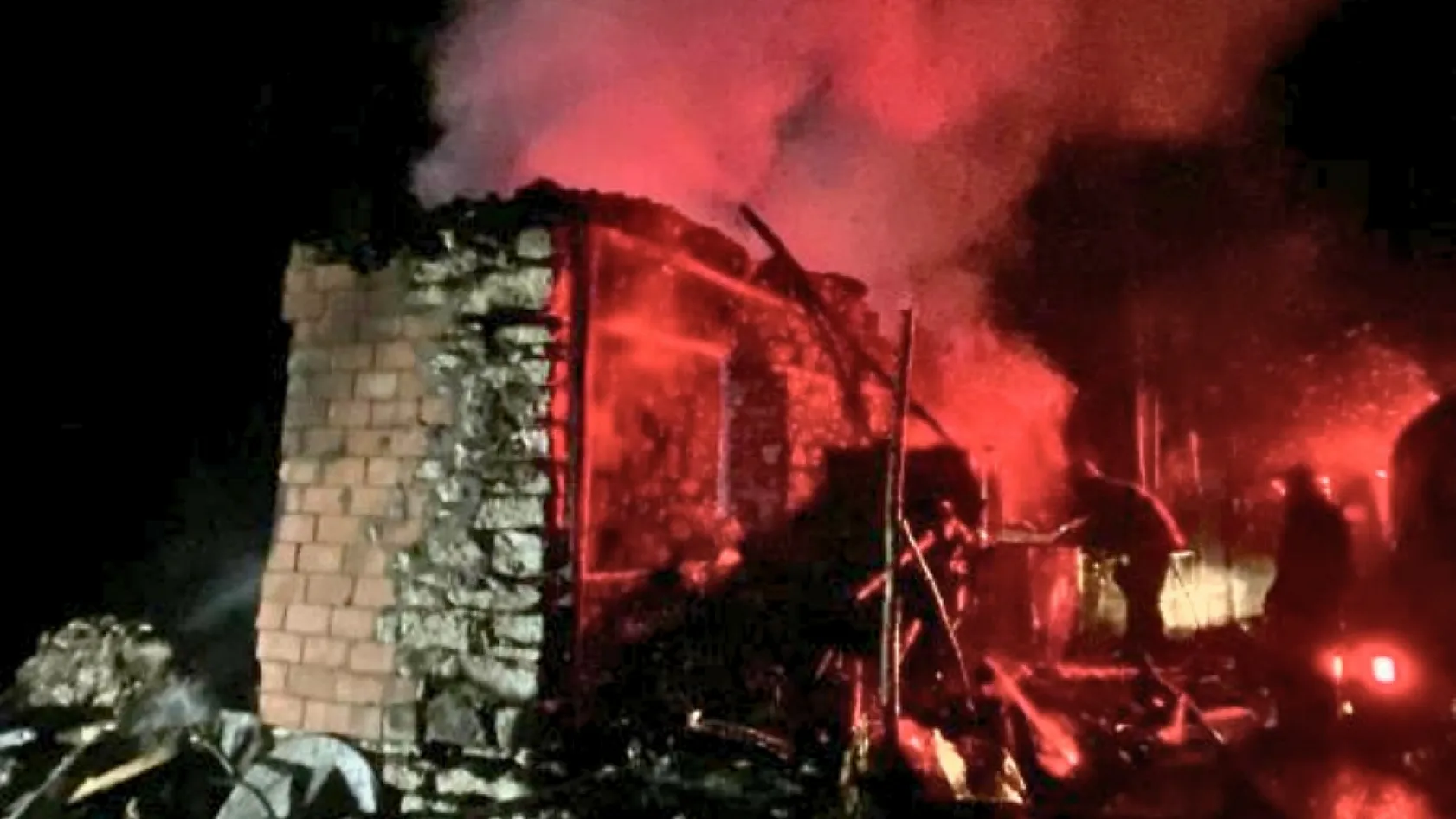 Antalya'da müstakil evde çıkan yangında yaşlı kadın yaralandı