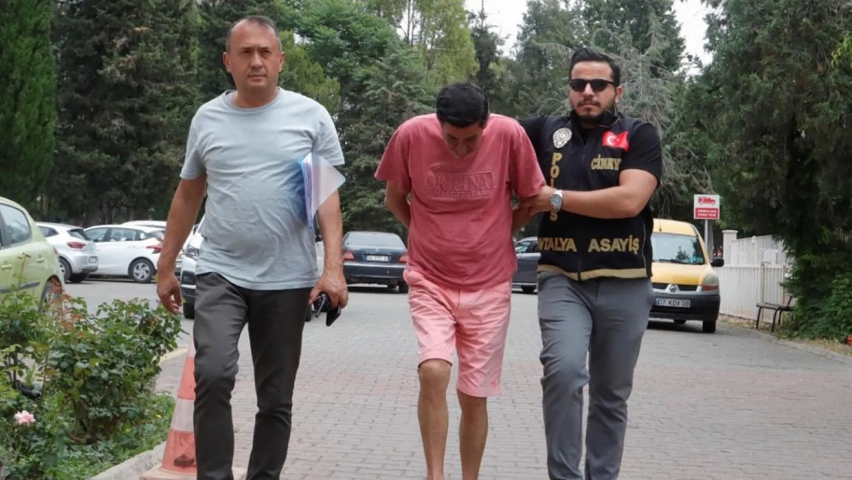 Antalya'da oğlunu parkta 36 bıçak darbesiyle öldüren babaya müebbet