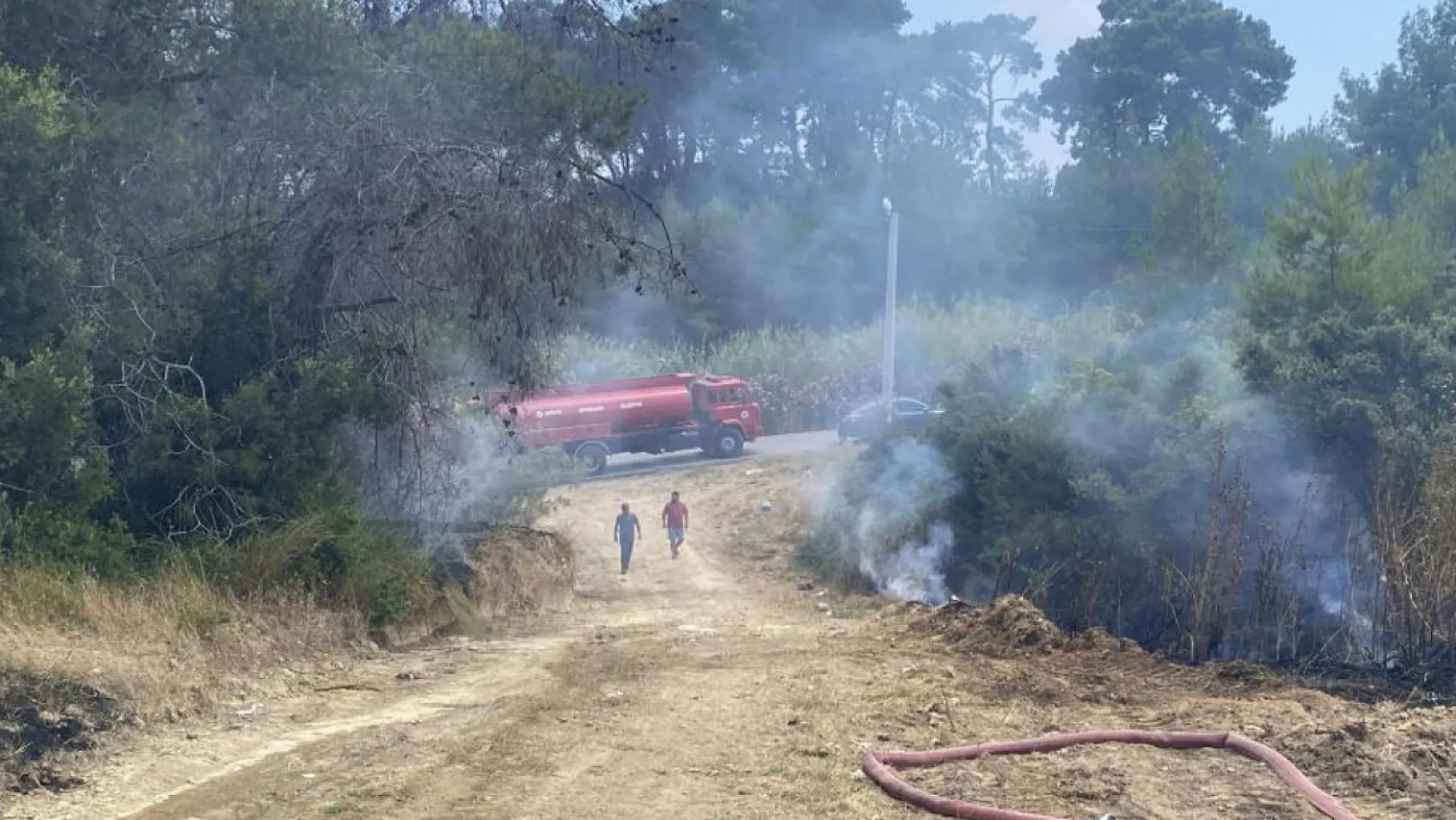 Antalya'da ormanlık alandaki yangın büyümeden söndürüldü