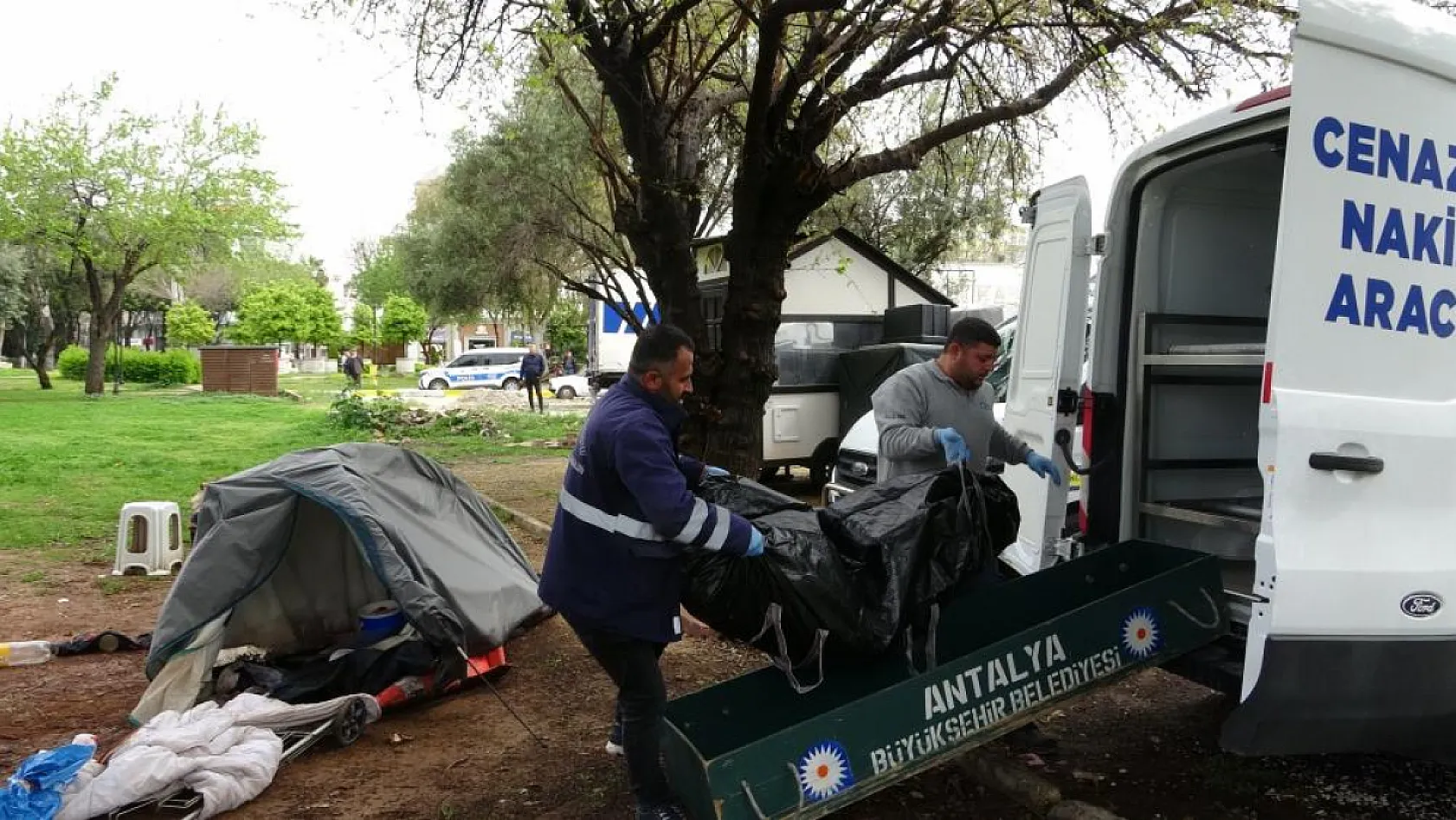 Antalya'da parka kurduğu çadırda yaşayan adam ölü bulundu