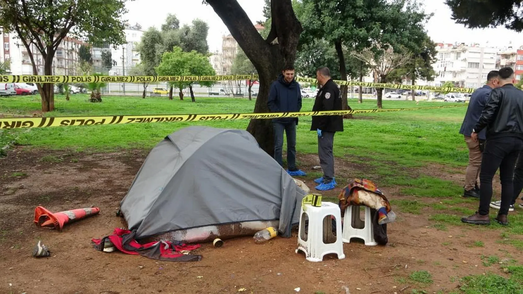 Antalya'da parka kurduğu çadırda yaşayan adam ölü bulundu