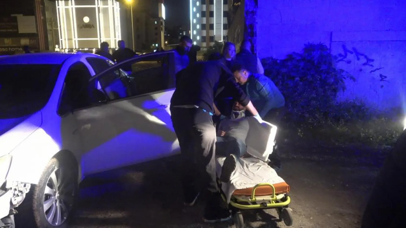 Antalya'da seyir halindeyken kriz geçirip bayıldı, faciadan dönüldü: 2 yaralı