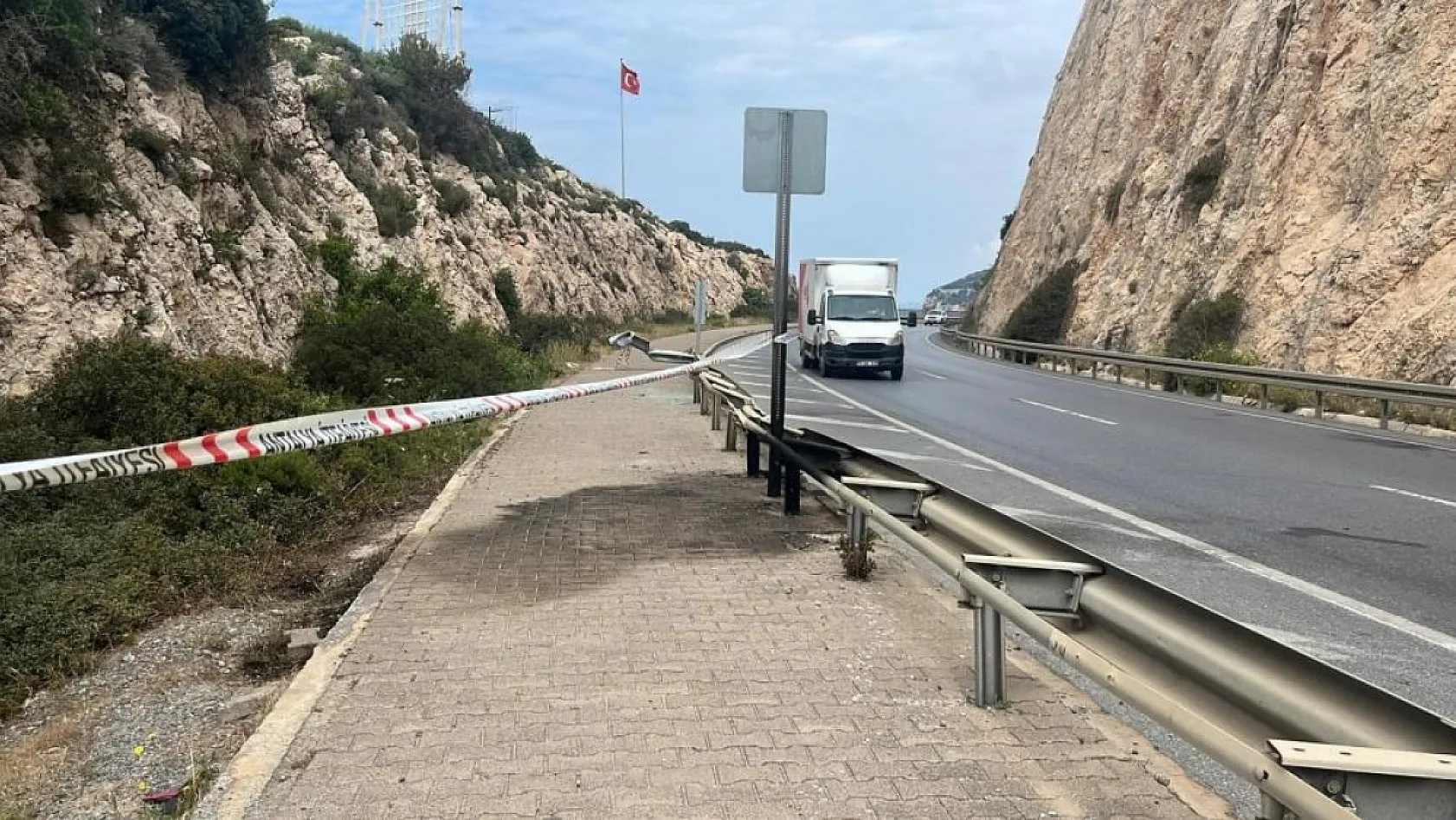 Antalya'da takla atan otomobil alev aldı: 2 ölü, 3 ağır yaralı