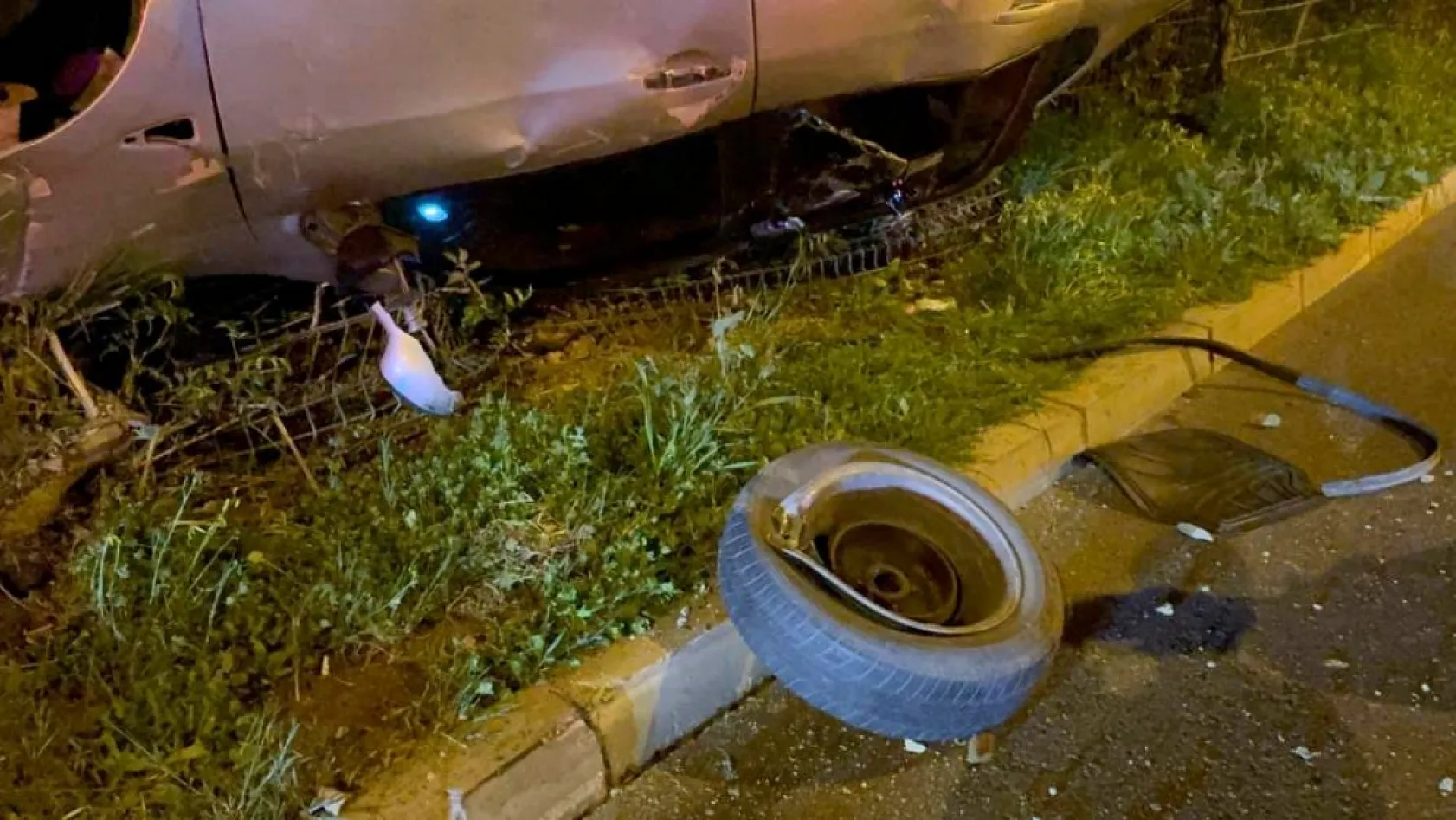 Antalya'da takla atan otomobildeki 4 kişi yaralandı