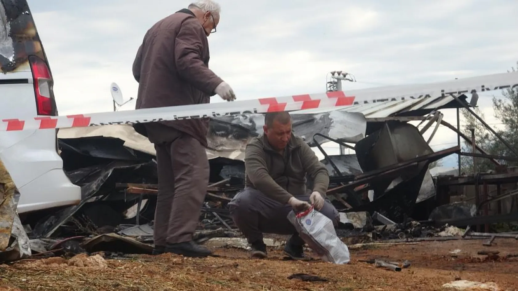 Antalya'da yangın faciası sera işçisi anne ve 5 çocuğu hayatını kaybetti