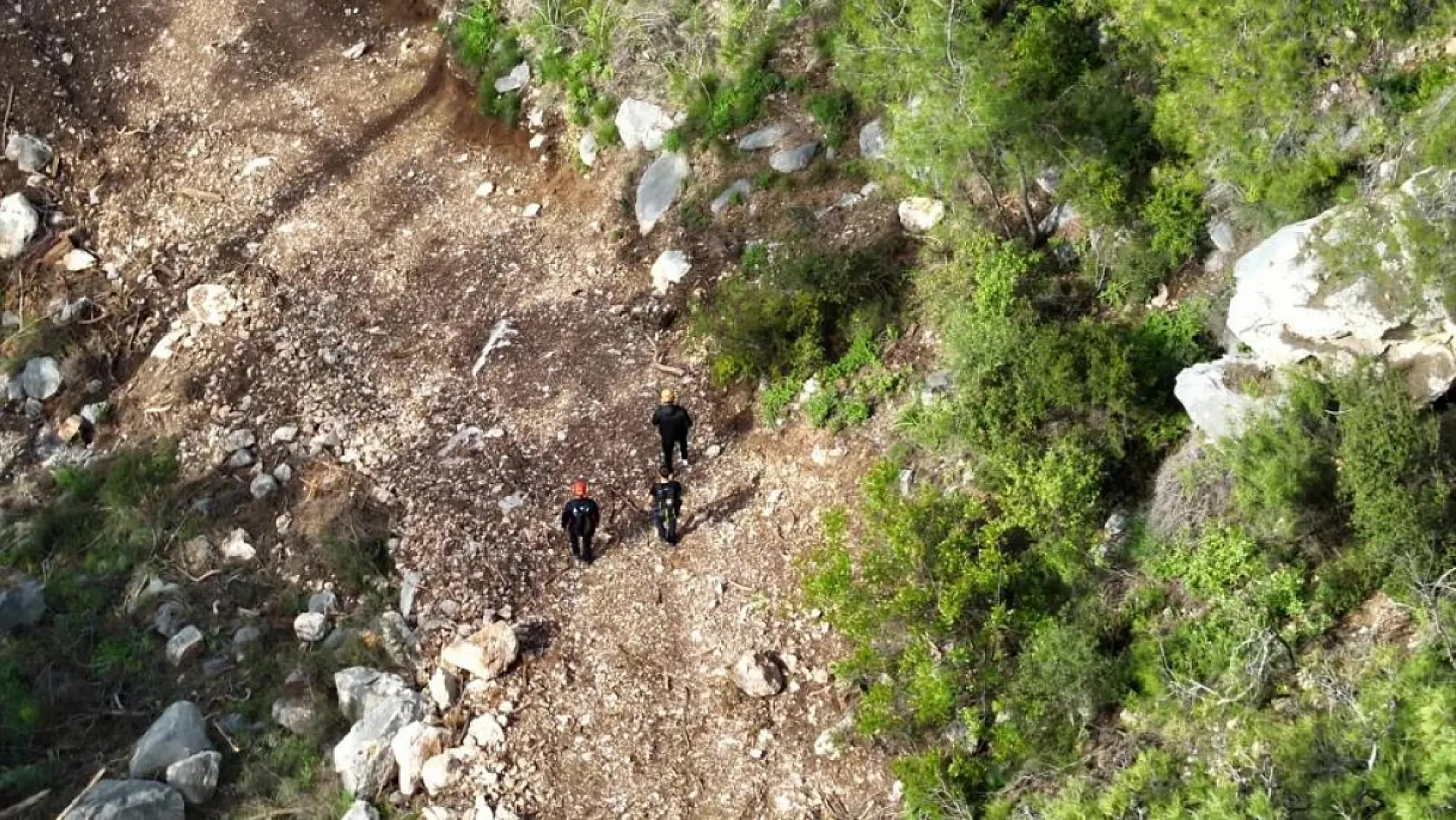 Antalya'da yürüyüşe çıktığı dağlık alanda kayboldu: AFAD ekiplerince dronla bulundu