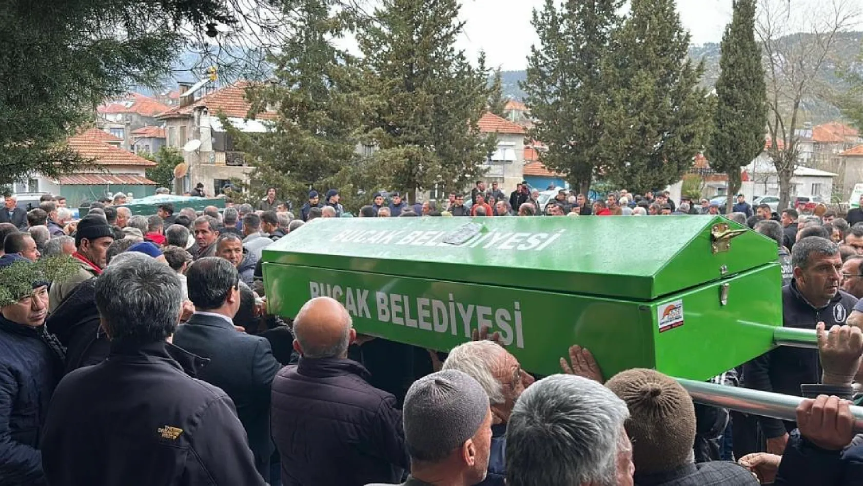 Antalya-Isparta Karayolu'ndaki kazada hayatını kaybeden tarım işçileri toprağa verildi