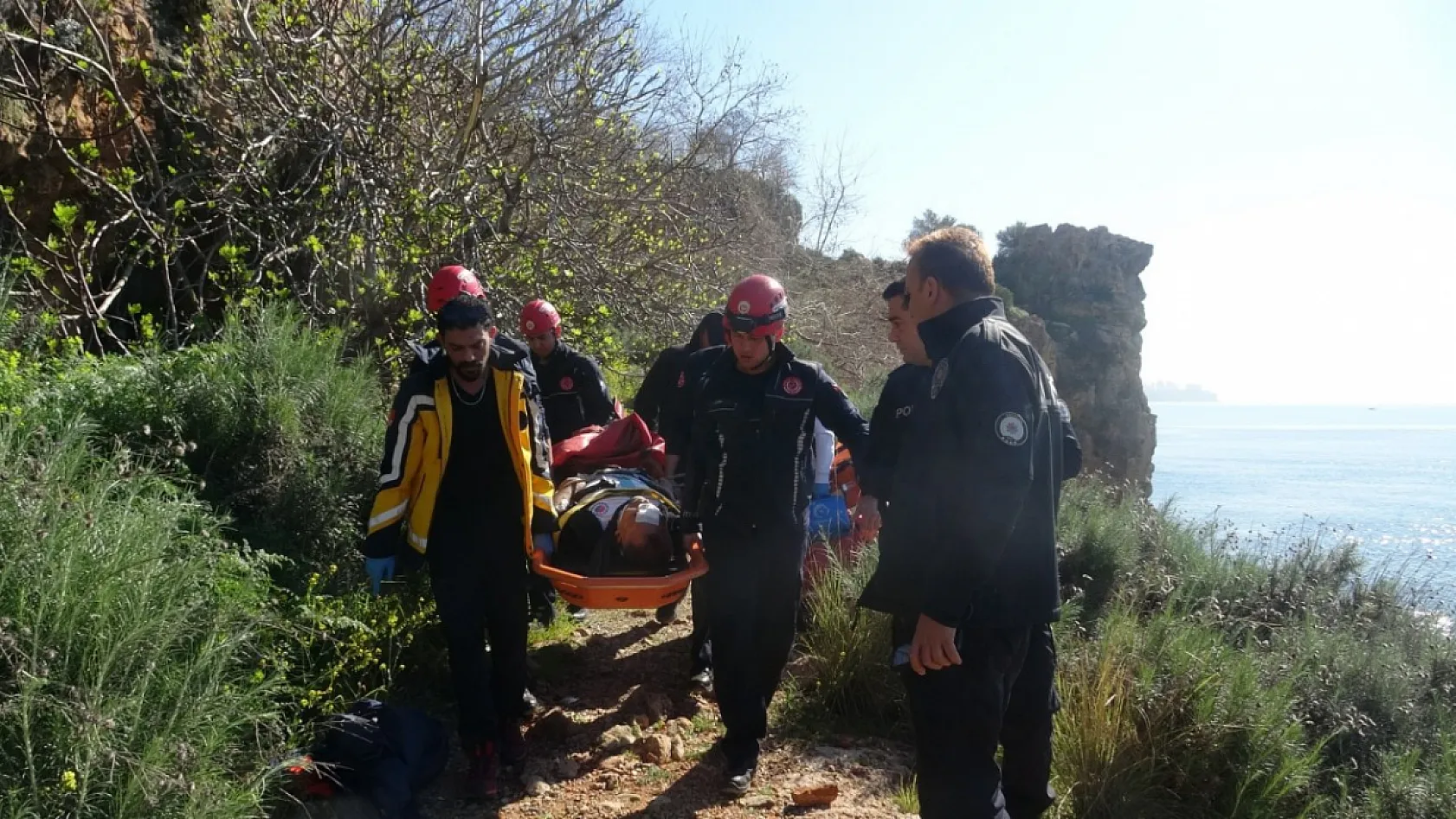 Antalya'da Falezlerden Düşen 41 Yaşındaki Vatandaş Kurtarıldı