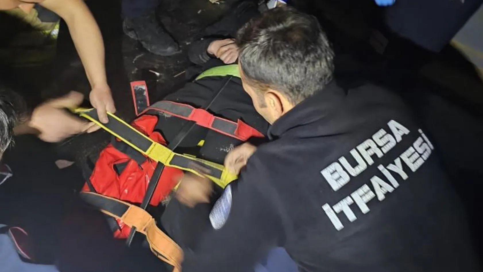 Asansör boşluğuna düşen 17 yaşındaki genç ağır yaralandı