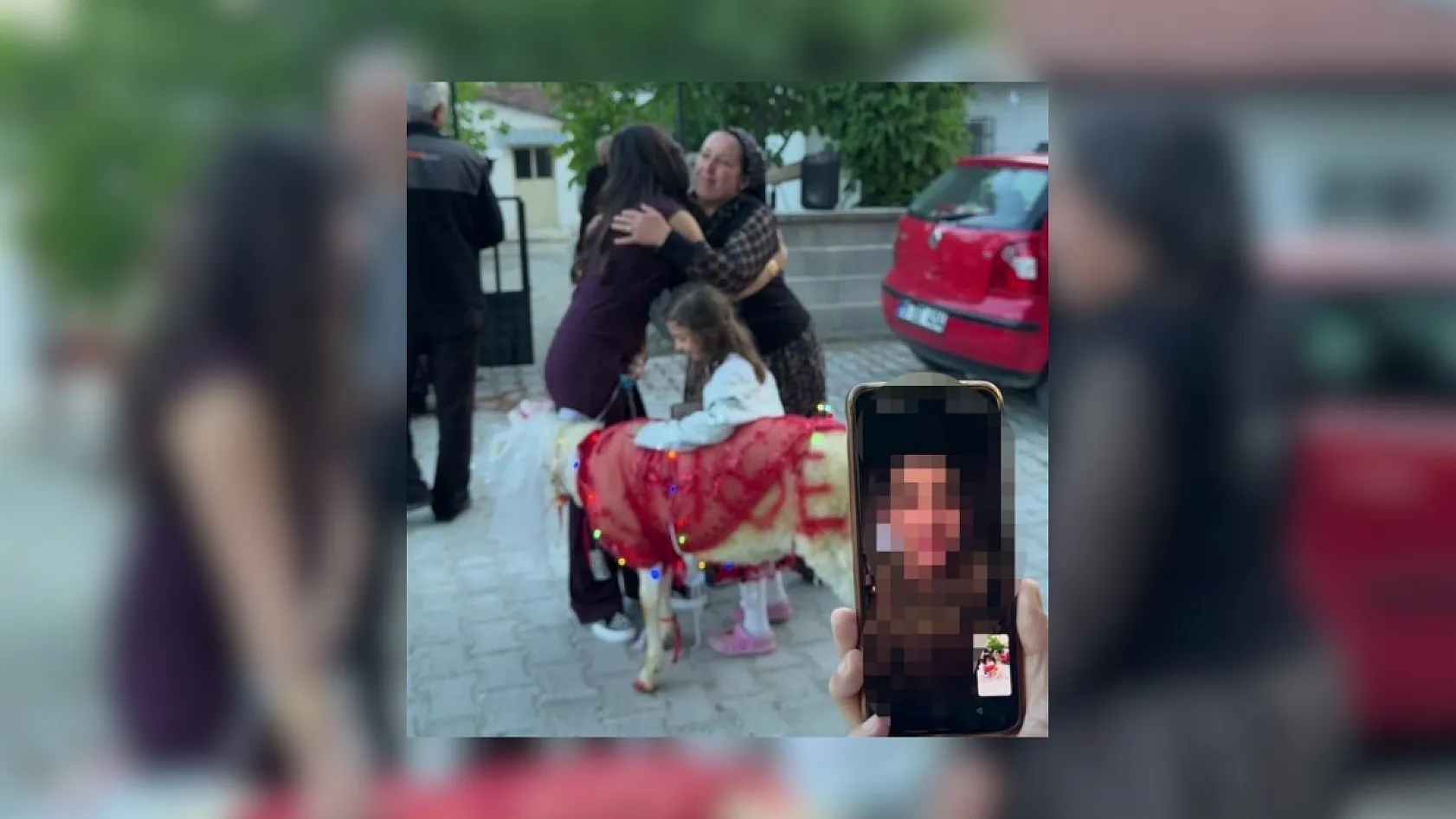 Askerdeki damattan Antalya'daki nişanlısına hediye koç