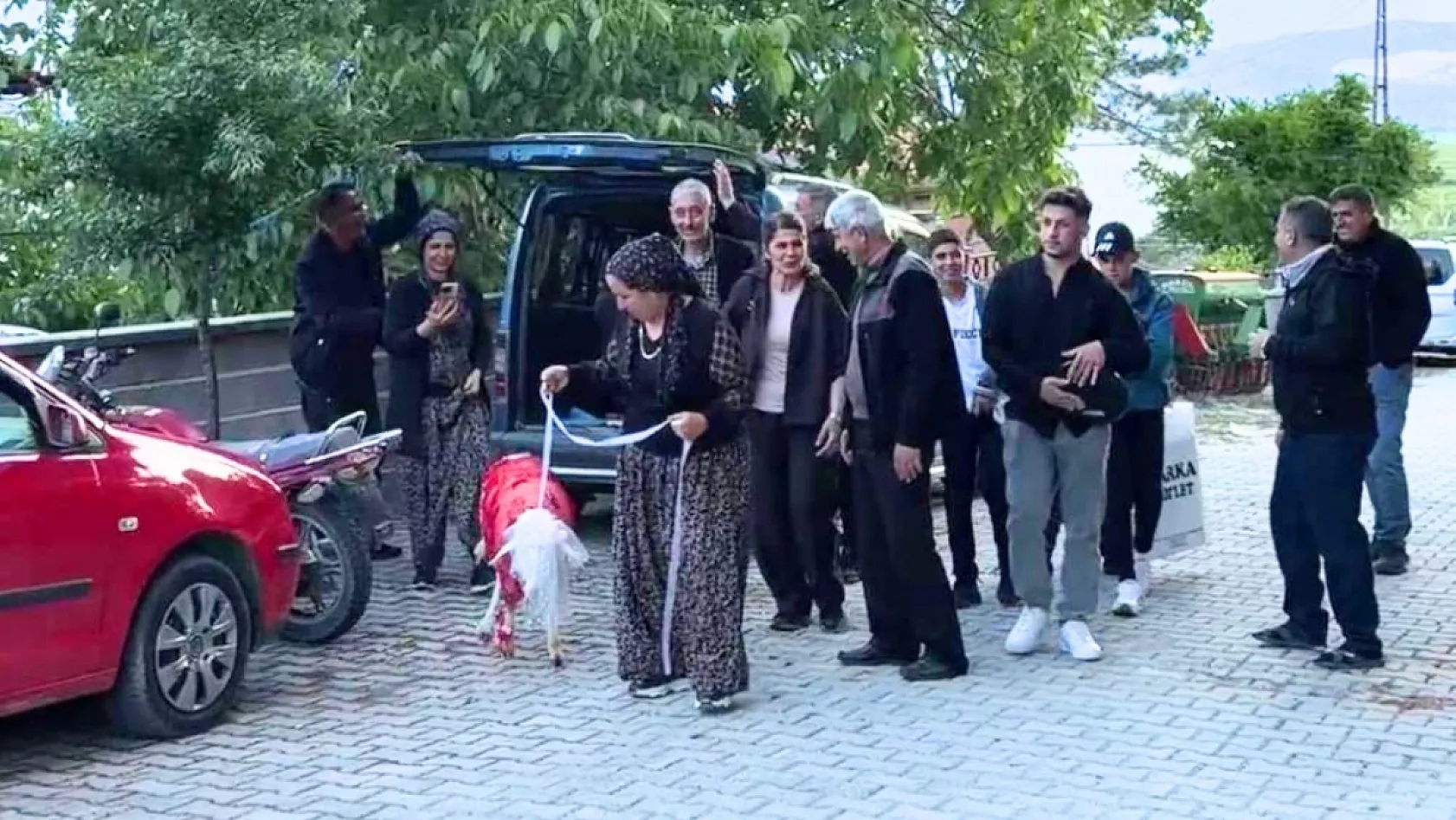 Askerdeki damattan Antalya'daki nişanlısına hediye koç