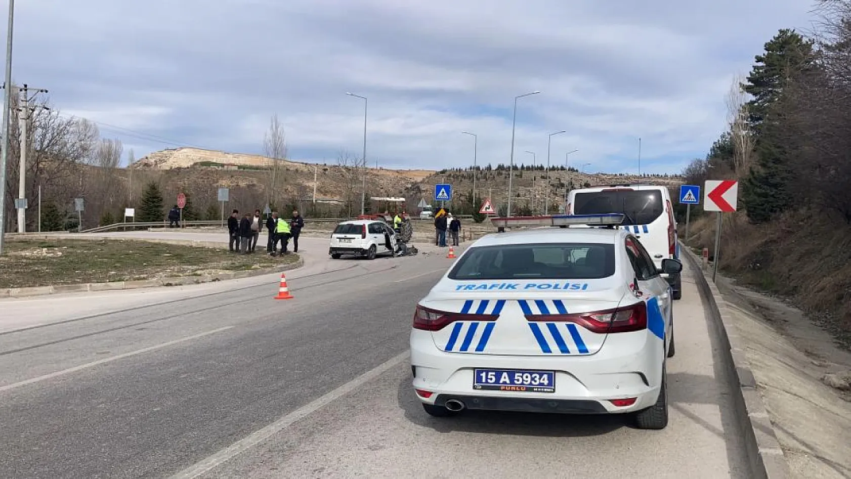 Traktör ile otomobil çarpıştı! Feci kazada 2 yaralı..