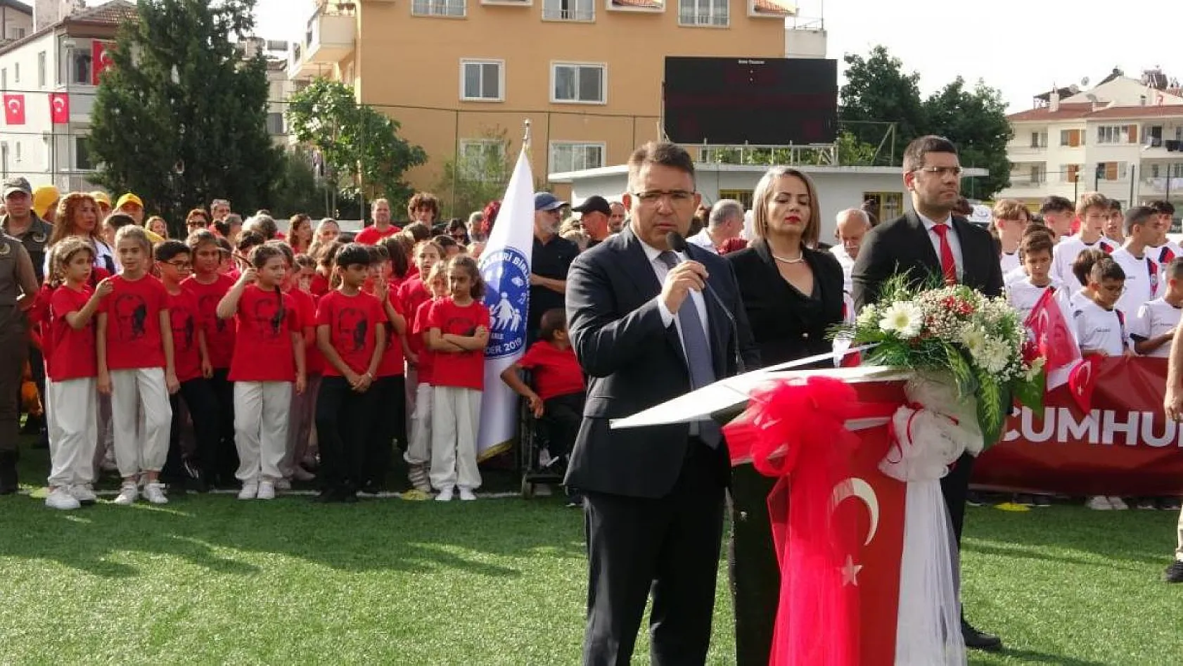 Cumhuriyet'in 100. yılı törenlerle kutlandı