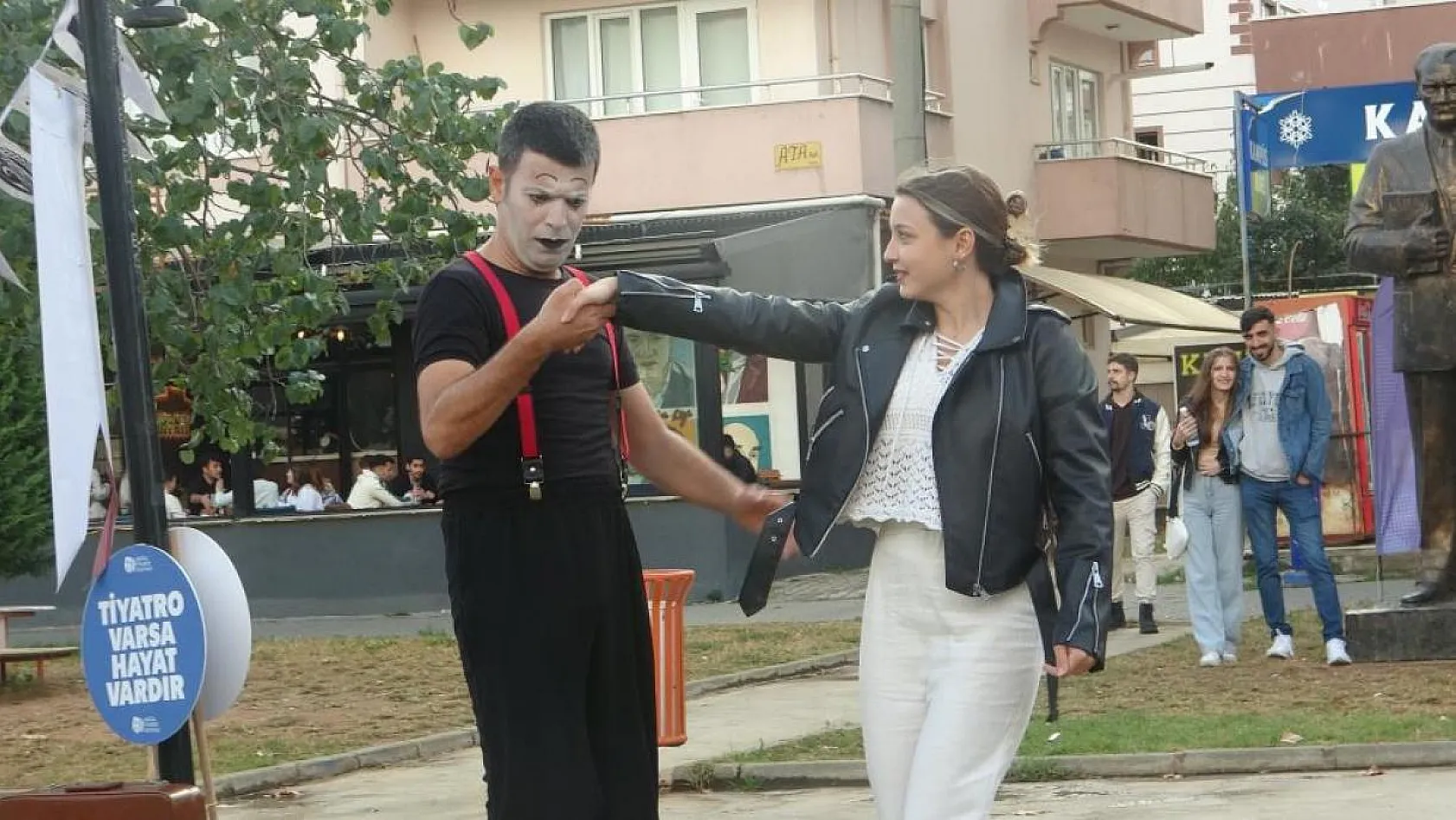 'Pantomim' isimli tiyatro gösterisi