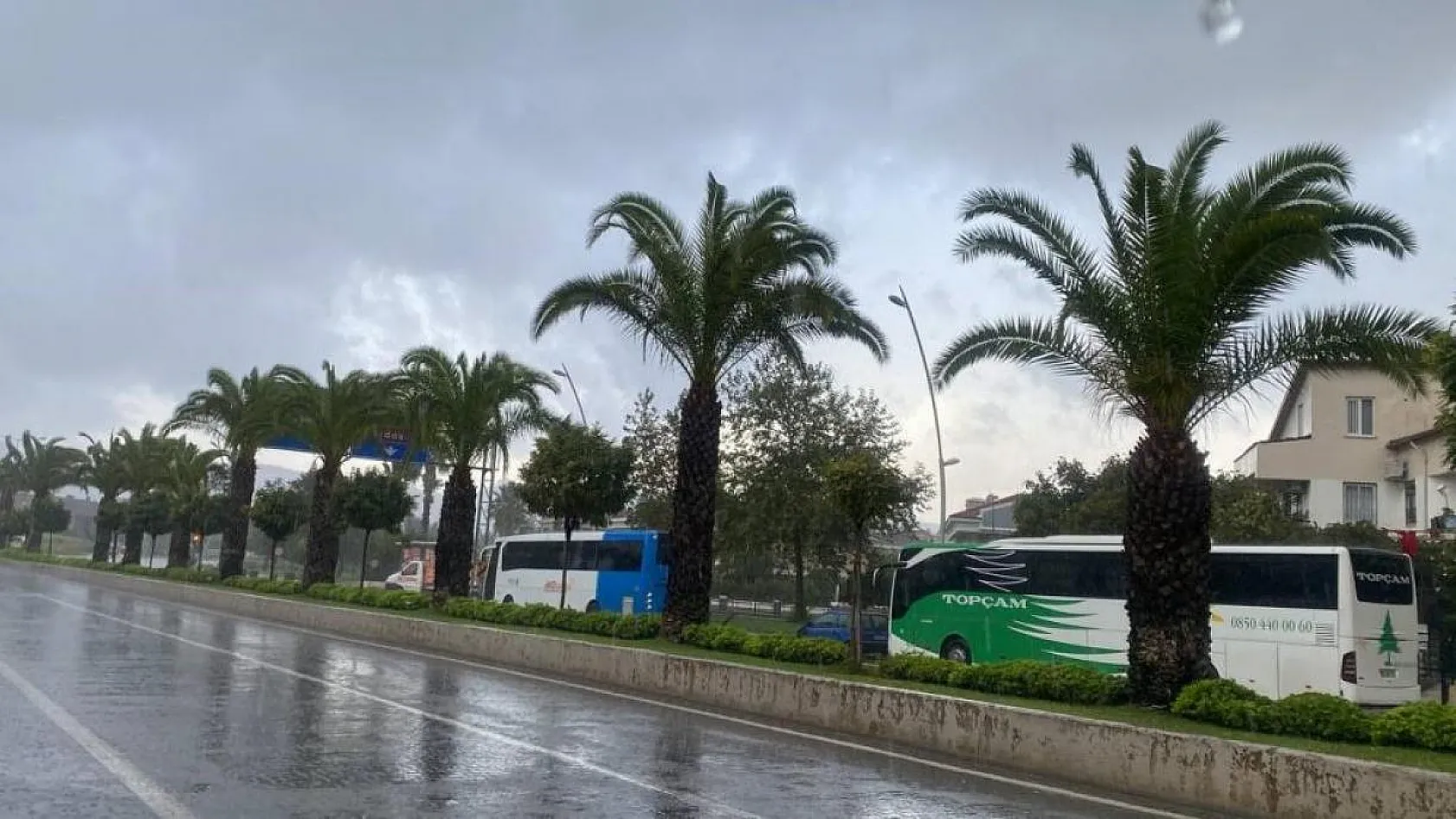 Sağanak yağış etkili oldu