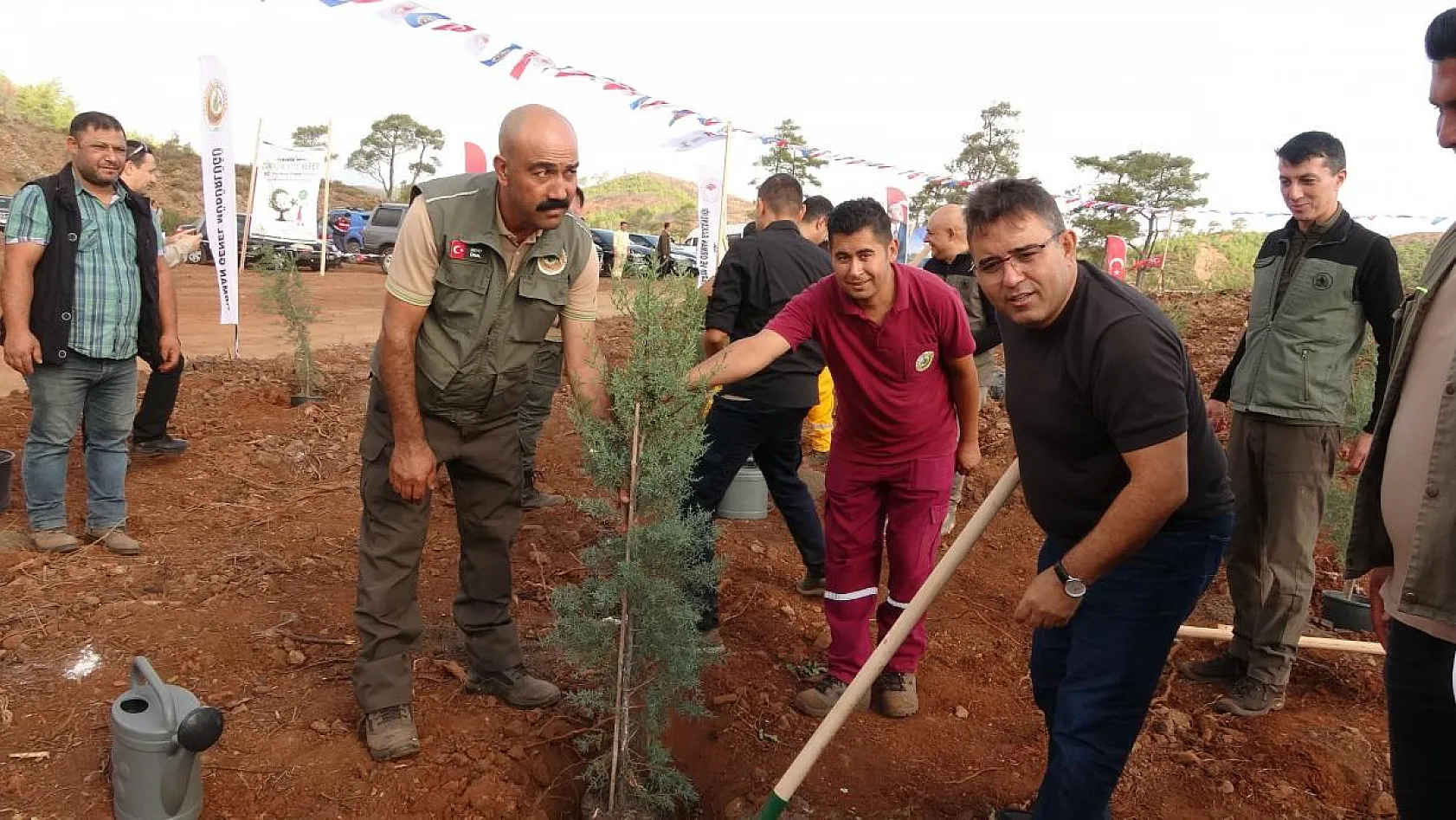 Geleceğe nefes için fidanlar toprakla buluştu