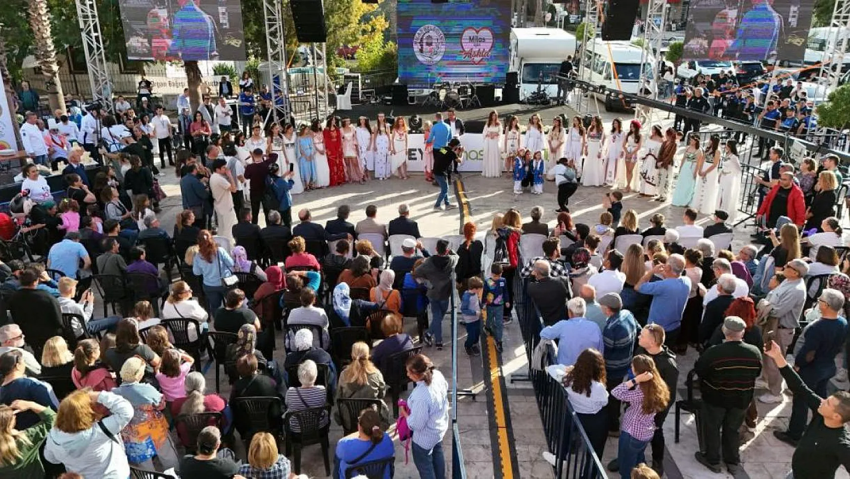 Karya defilesine yoğun ilgi