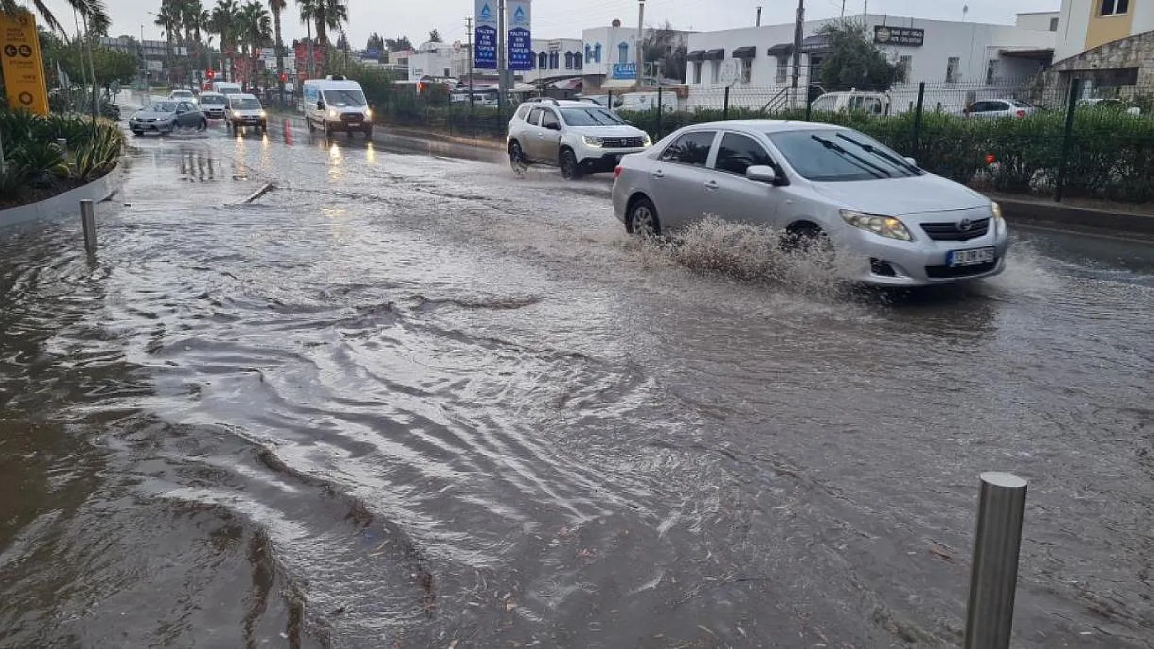 Bodrum sağanak yağışa teslim oldu
