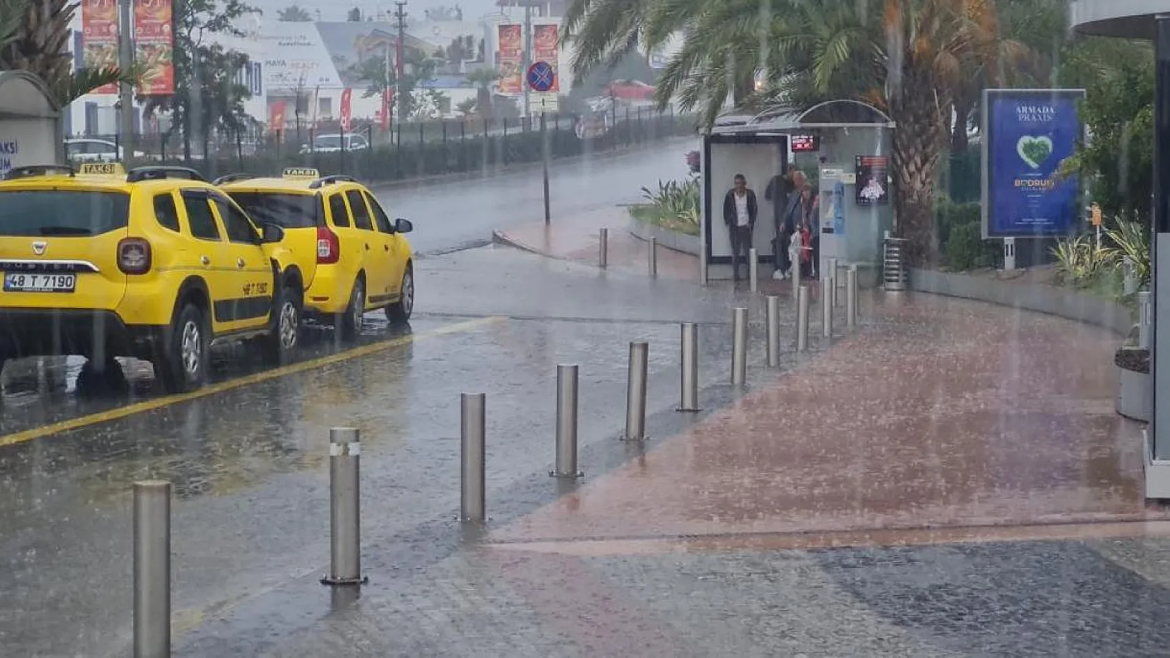 Bodrum sağanak yağışa teslim oldu