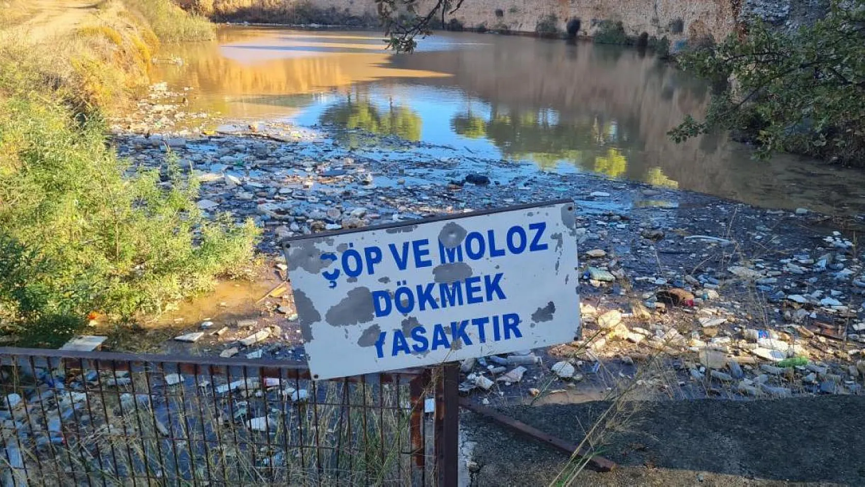 Sahile gelenler, çöplerle karşılaştı