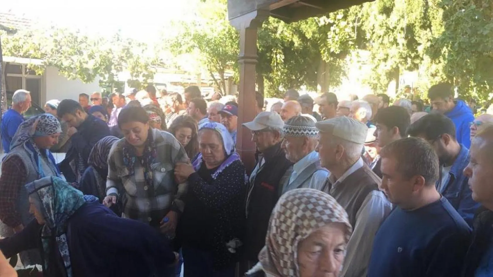 Hayatını kaybeden üniversiteli genç kız toprağa verildi