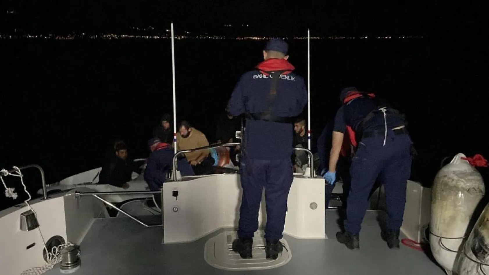 Türk karasularına geri itilen göçmenler kurtarıldı