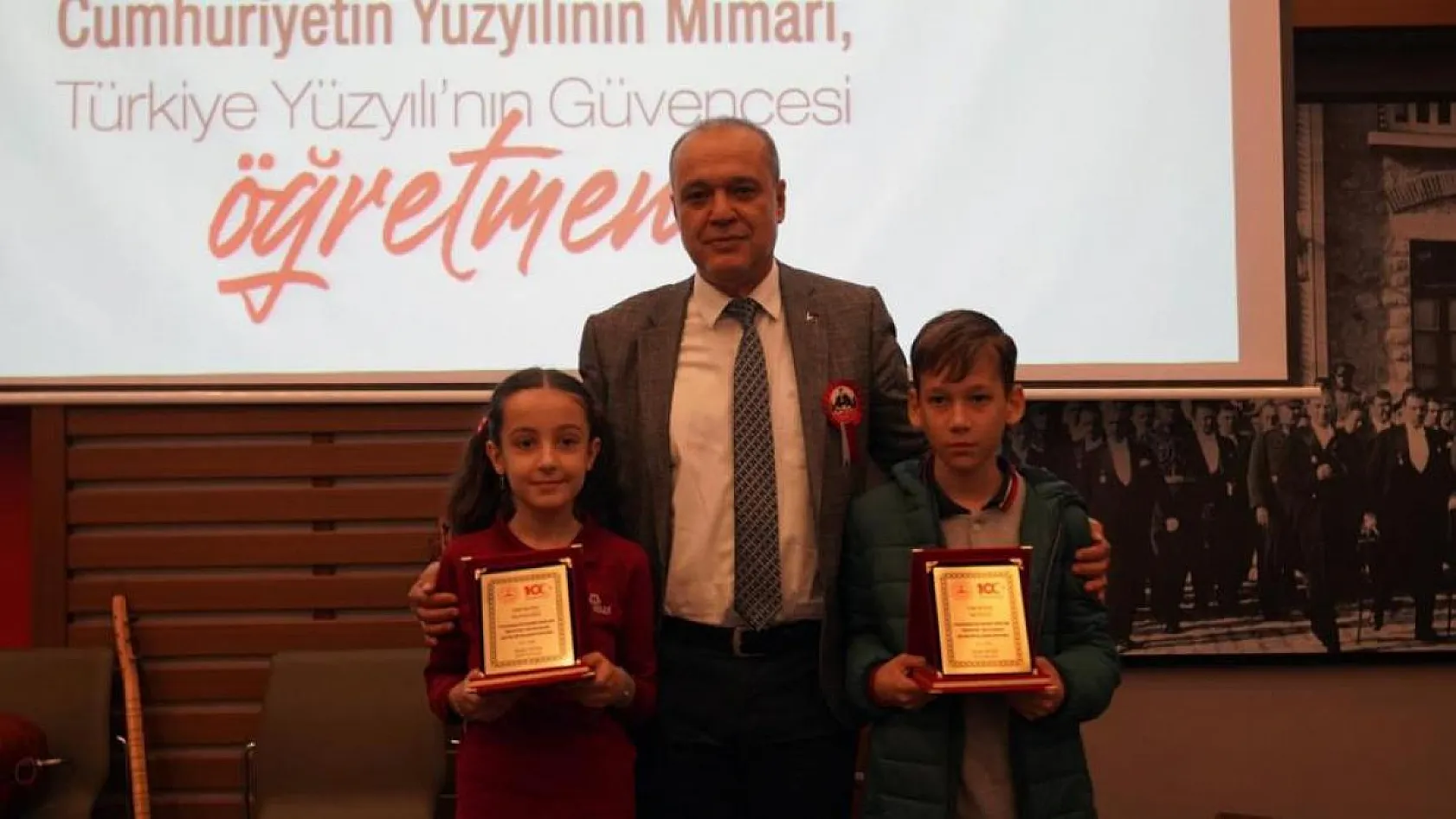 Dereceye giren öğrencilere ödülleri verildi