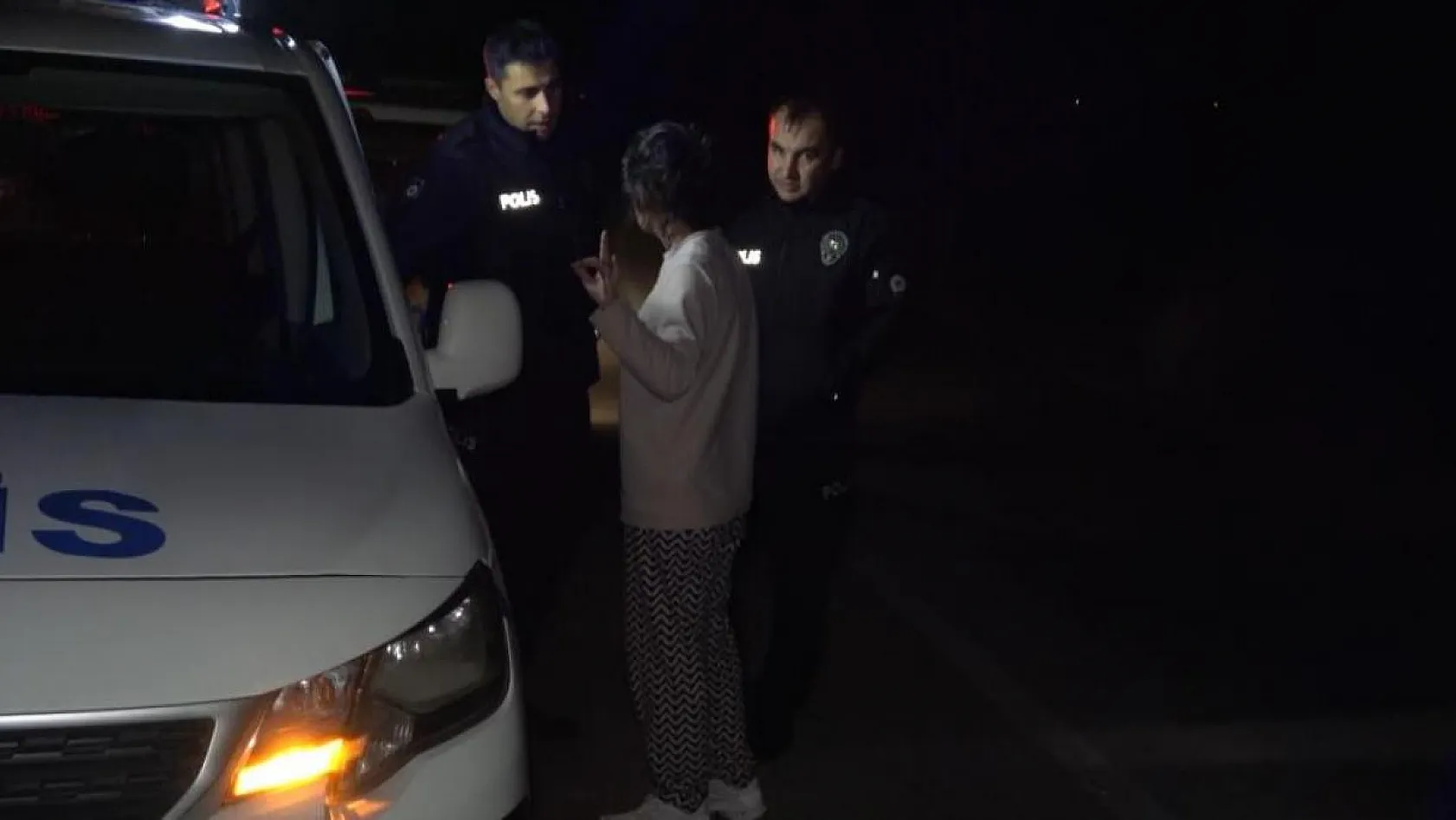 Alkollü kadın kazadan sonra gazetecinin kamerasını kırdı