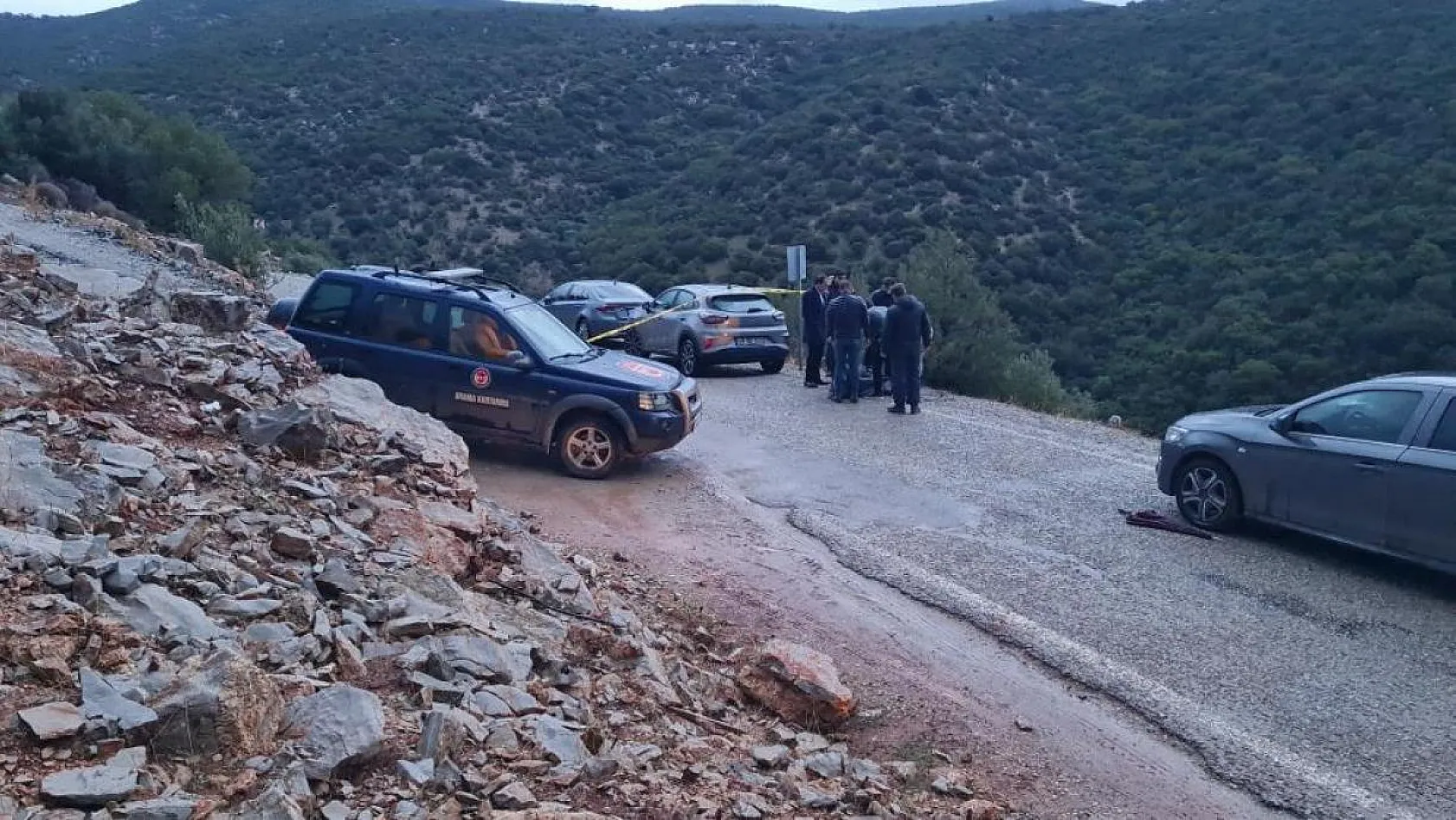 Kız çocuğu ile kadına ait 2 ceset bulundu