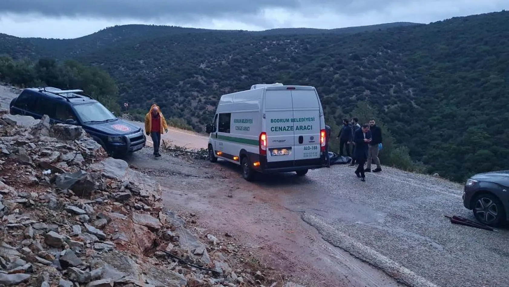 Kız çocuğu ile kadına ait 2 ceset bulundu