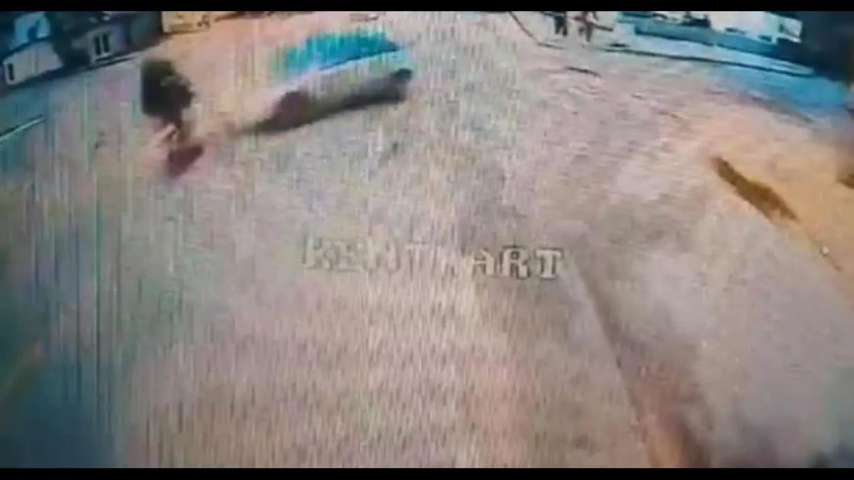 Motosikletle otomobil kafa kafaya çarpıştı, 2 yaralı