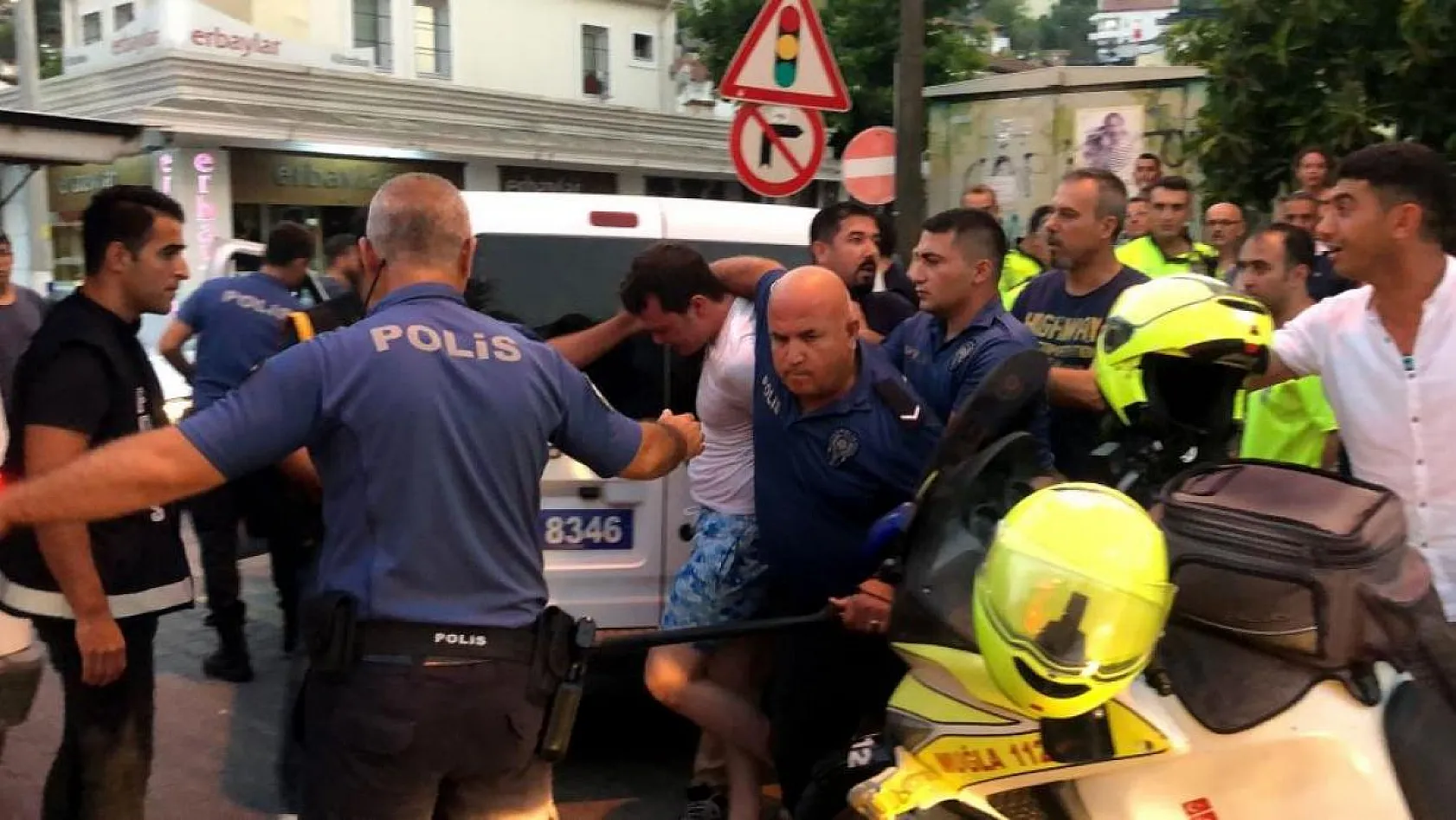 Daha önce Fethiye'de kavgaya karışan Denizlispor'un eski Başkanı Çetin bıçaklandı