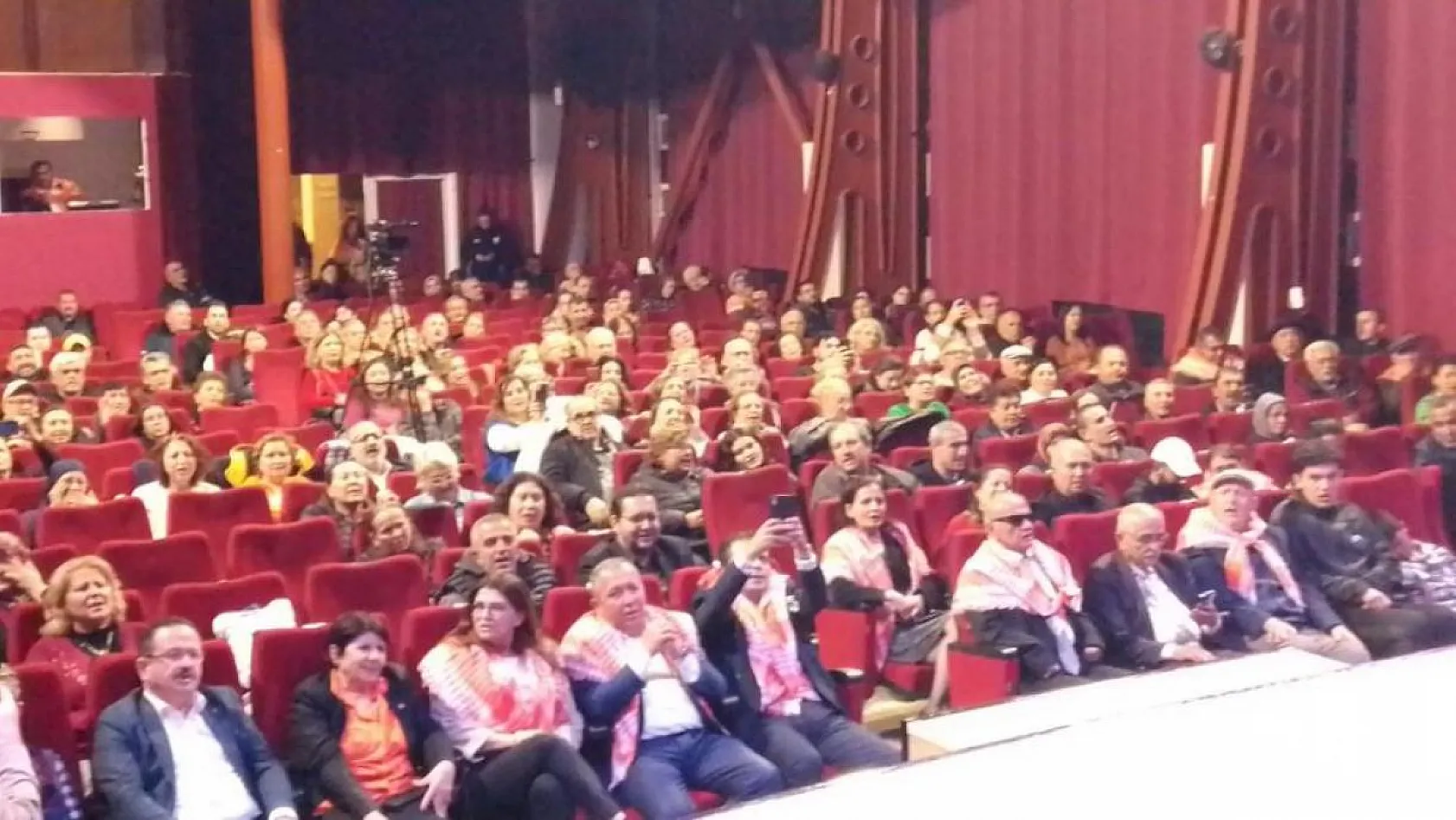 Fethiye'deki yörük şenliğinde görme engelliler ayakta alkışlandı