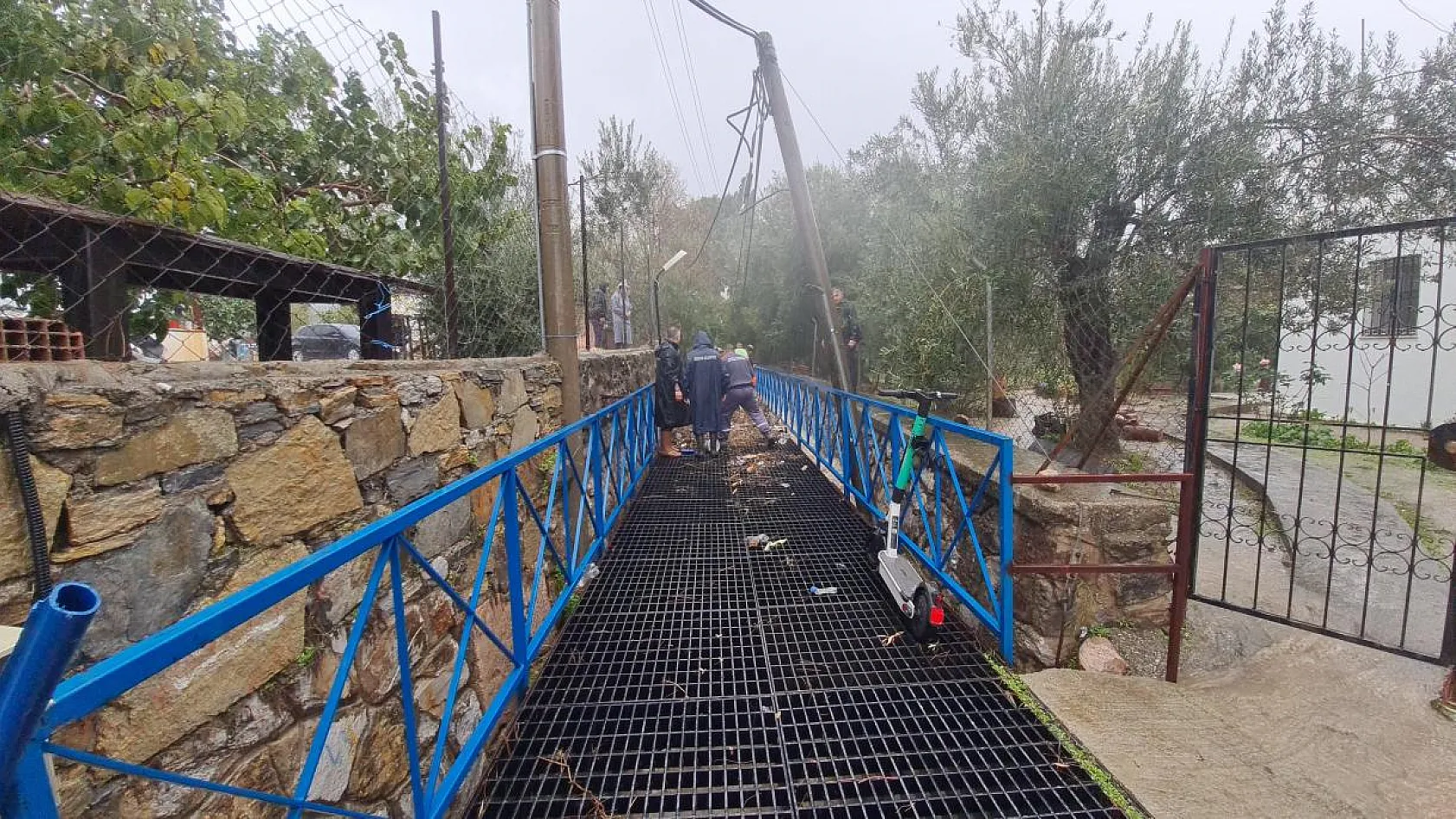 Çöpler taşkına sebep oluyor
