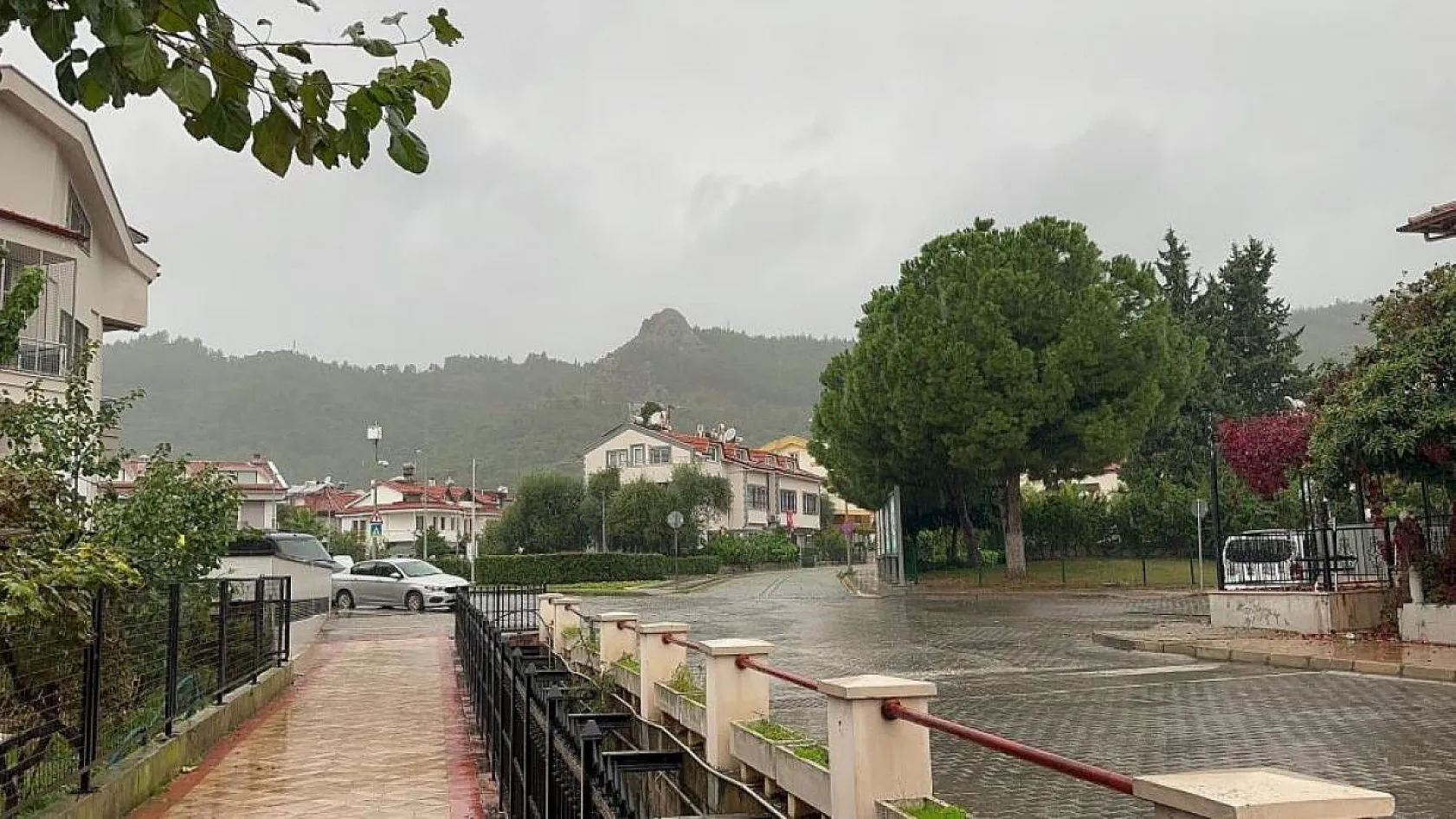 Sağanak yağışlı hava etkisini sürdürüyor