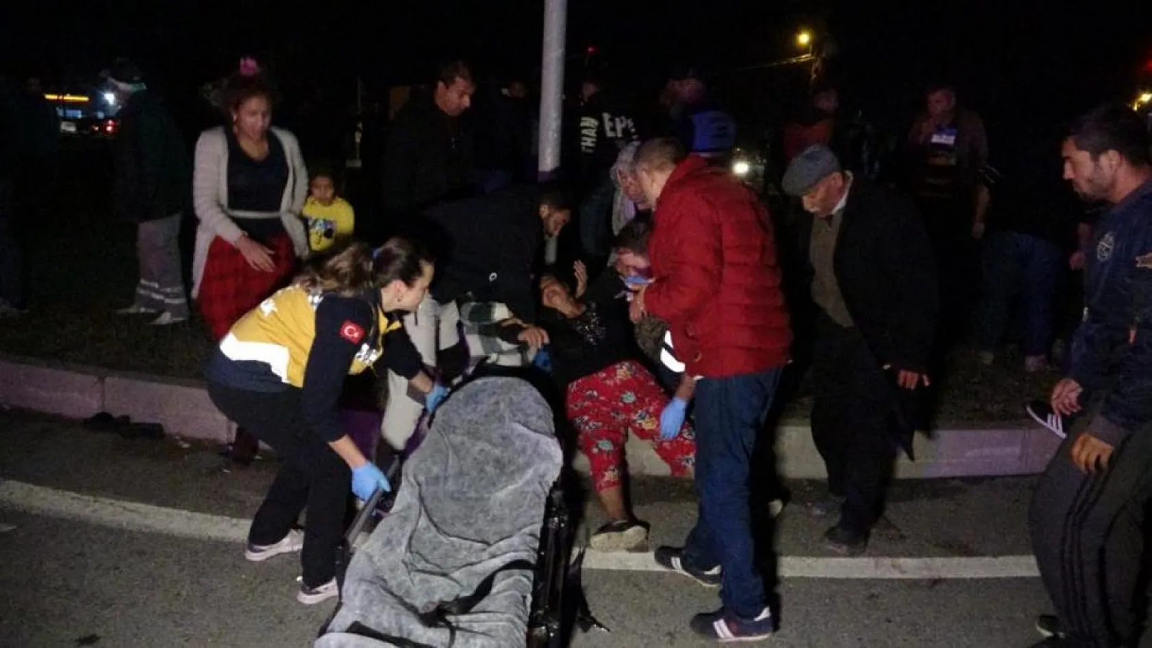 Feci ölüm: Otomobil çarptıktan sonra üzerinden 2 araç geçti