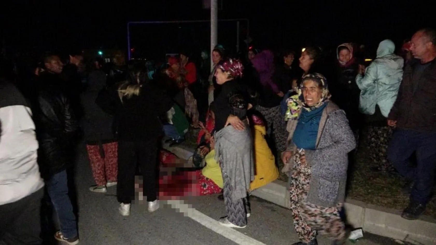 Feci ölüm: Otomobil çarptıktan sonra üzerinden 2 araç geçti
