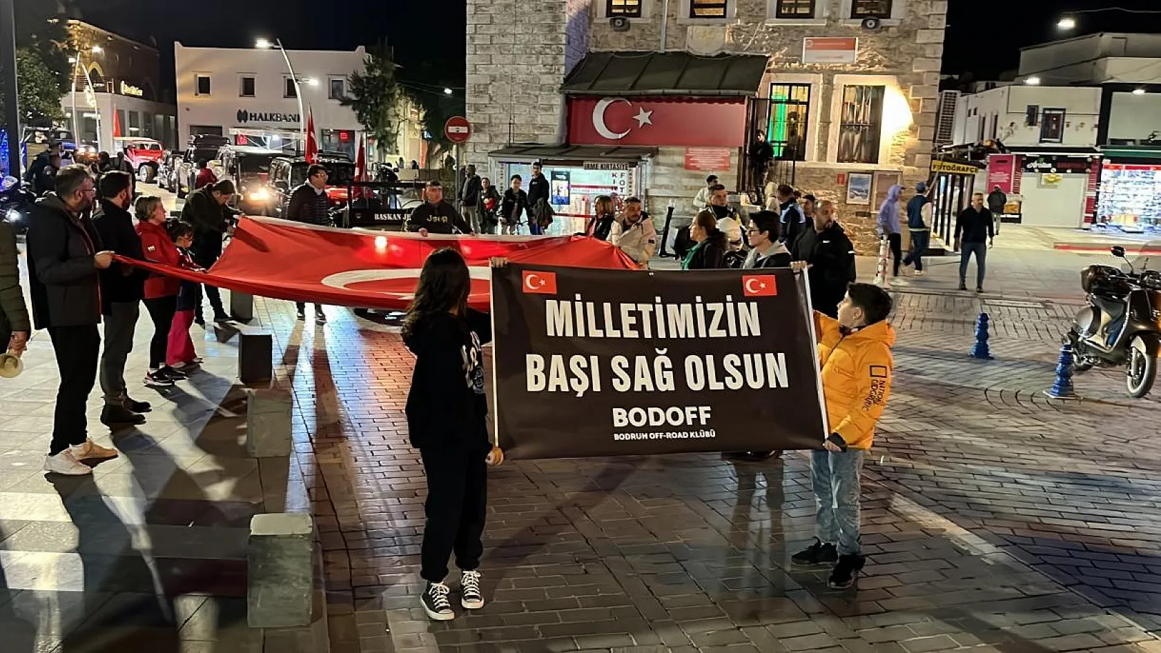 Şehit olan Mehmetçikler konvoyla anıldı