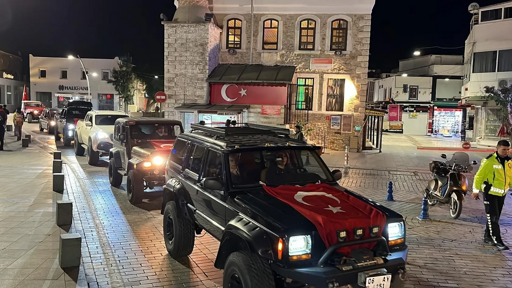 Şehit olan Mehmetçikler konvoyla anıldı