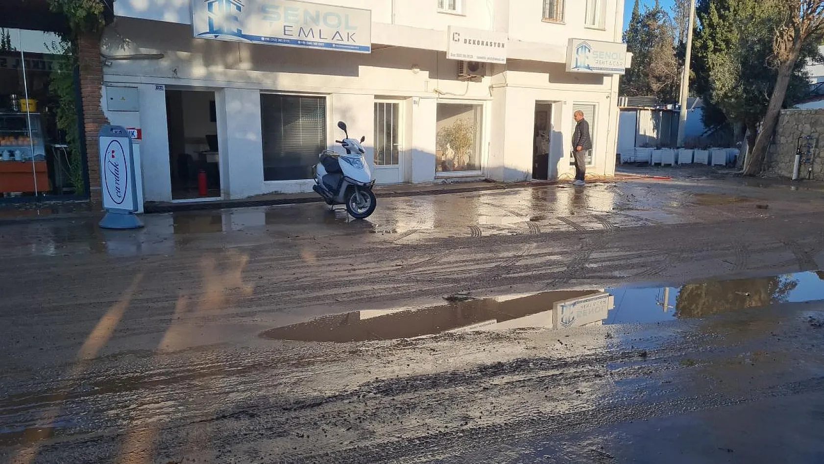 İçme suyu ana isale hattı patladı