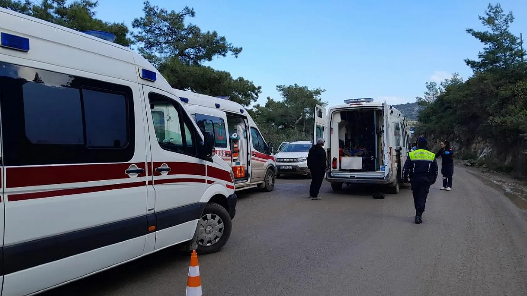 Minibüs şarampole yuvarlandı 7 yaralı