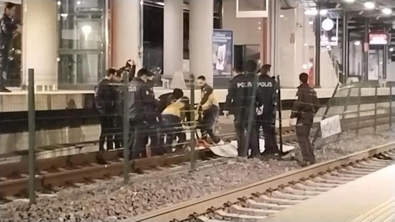 Gece kulübünde kavga eden alkollü şahıs, raylara atlayarak intihar etti
