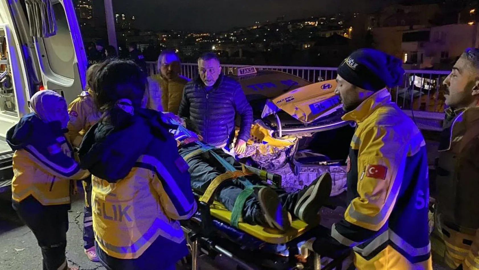 10 araç birbirine feci şekilde girdi, 3 yaralı